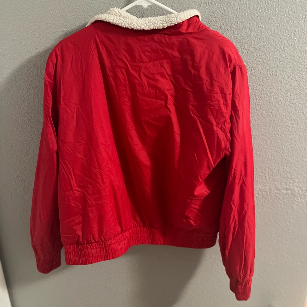Red puffer - Picture 3 of 3